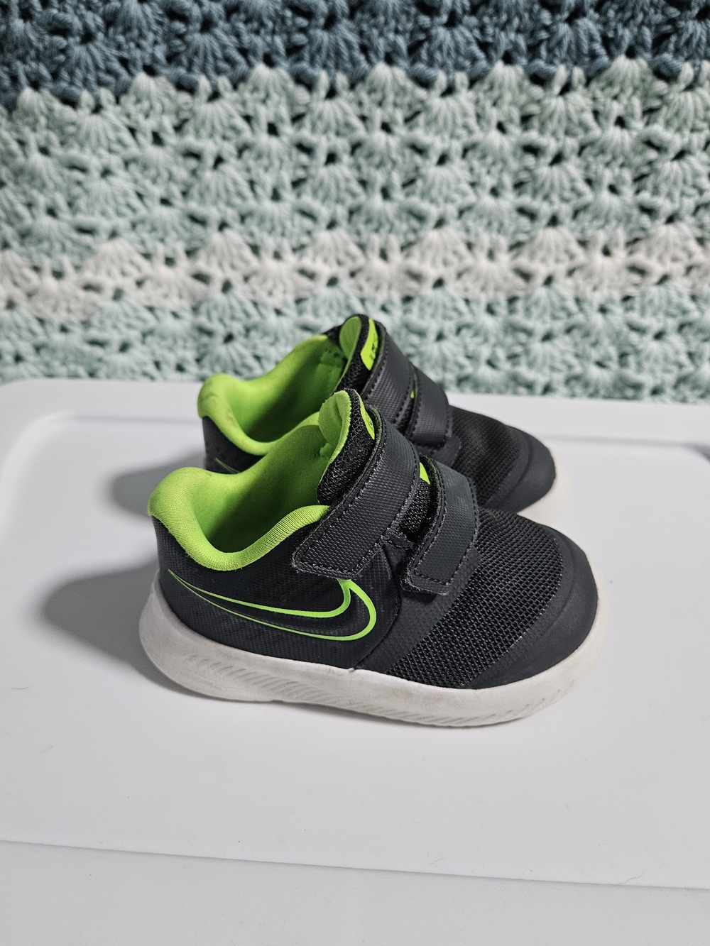 Nike Kids' Black & Neon Green Lightweight Sneaker